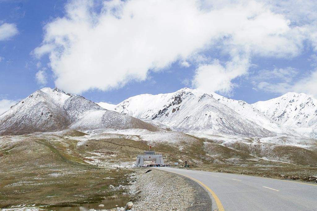 Crossing Khunjerab Pass Between Pakistan & China