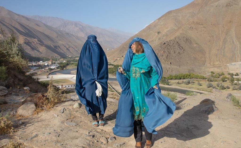 woman travel afghanistan, Afghanistan Tour, Afghanistan, Panjshir, Panjshir Valley, Chadri, Kabul day trip, Afghan Burqa