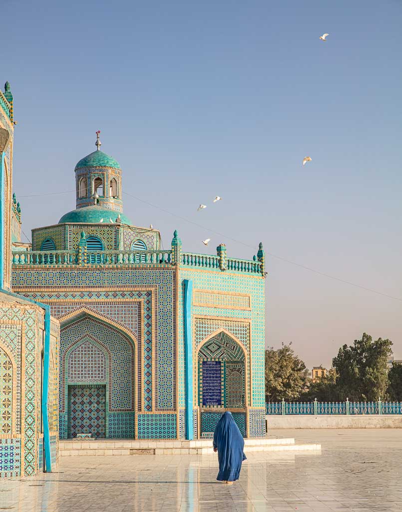 Afghanistan Tour, Afghanistan, Mazar e Sharif, Mazar i Sharif, Balkh, Blue Mosque, Blue Mosque Mazar e Sharif, Blue Mosque Afghanistan, Shrine of Hazrat Ali, chadri, women travel Afghanistan