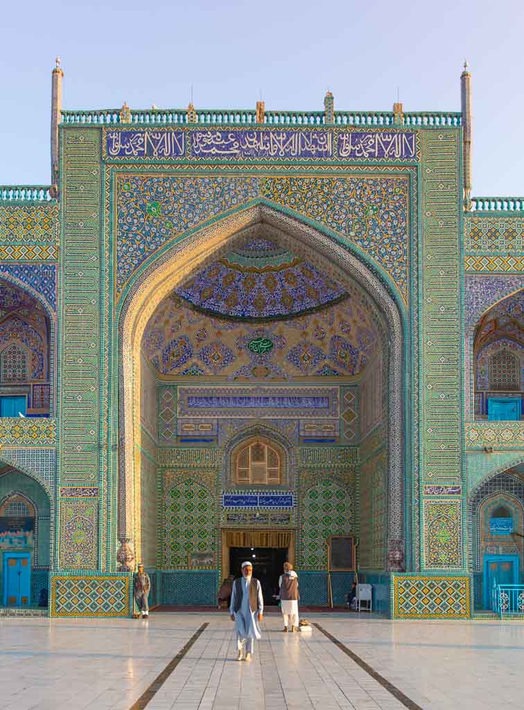 Shrine of Hazrat Ali, Blue Mosque, Blue Mosque Afghanistan, Blue Mosque Mazar e Sharif, Mazar e Sharif, Afghanistan, Balkh, Mazar i Sharif, Mosque, Afghanistan Mosque, Mazar e Sharif Mosque, Afghan man